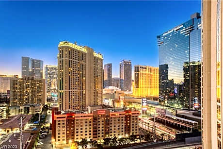 Panorama Vista Suite- 1br 2ba, Full Kitchen, Strip View, Balcony, Corner Unit