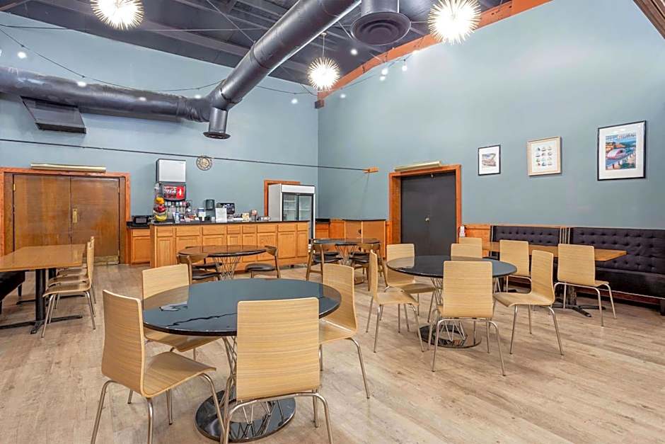 Starved Rock Motor Inn