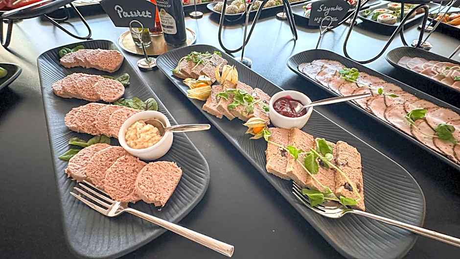 Hotel Victor Pruszkow DeSilva