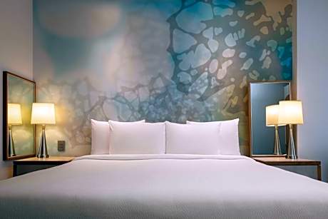 Courtyard Suite, 1 Bedroom Suite, 1 King, Balcony