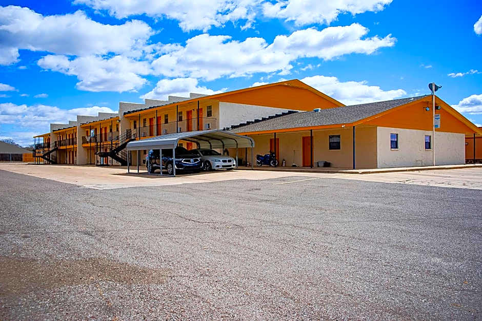 OYO Hotel Duncan, OK Hwy 81 Near Chisholm Casino