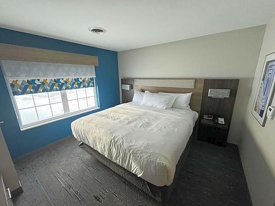 Holiday Inn Express & Suites Port Washington By IHG