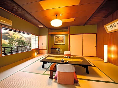 Japanese Style Quadruple Room with Shared Bathroom