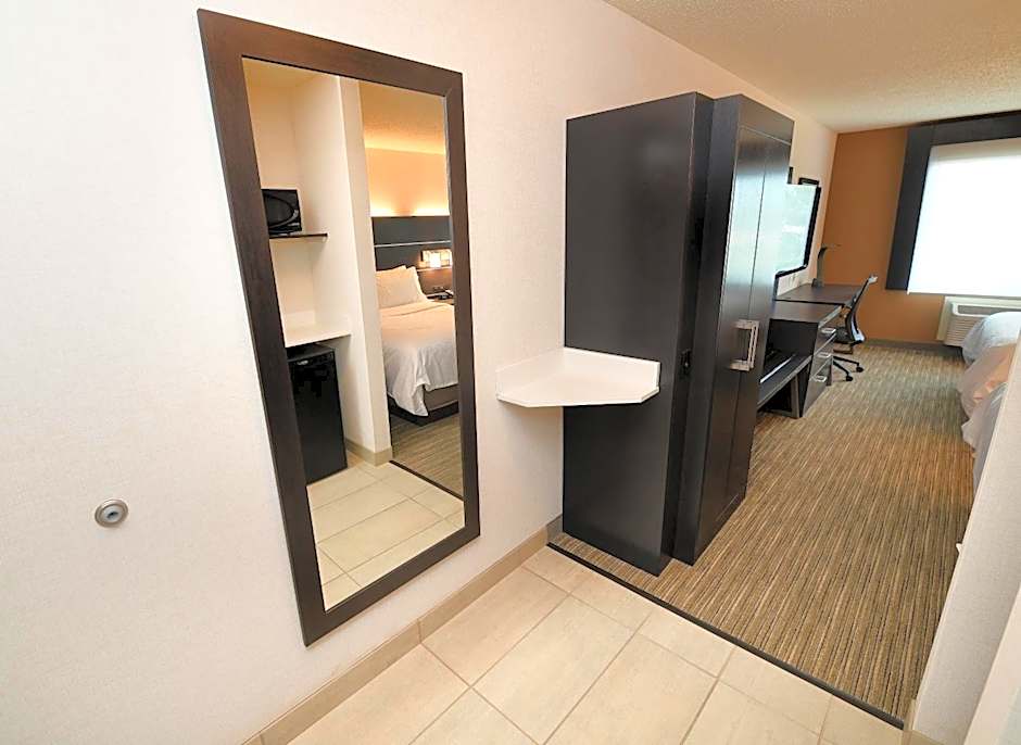 Holiday Inn Express Hotel & Suites Grand Forks By IHG