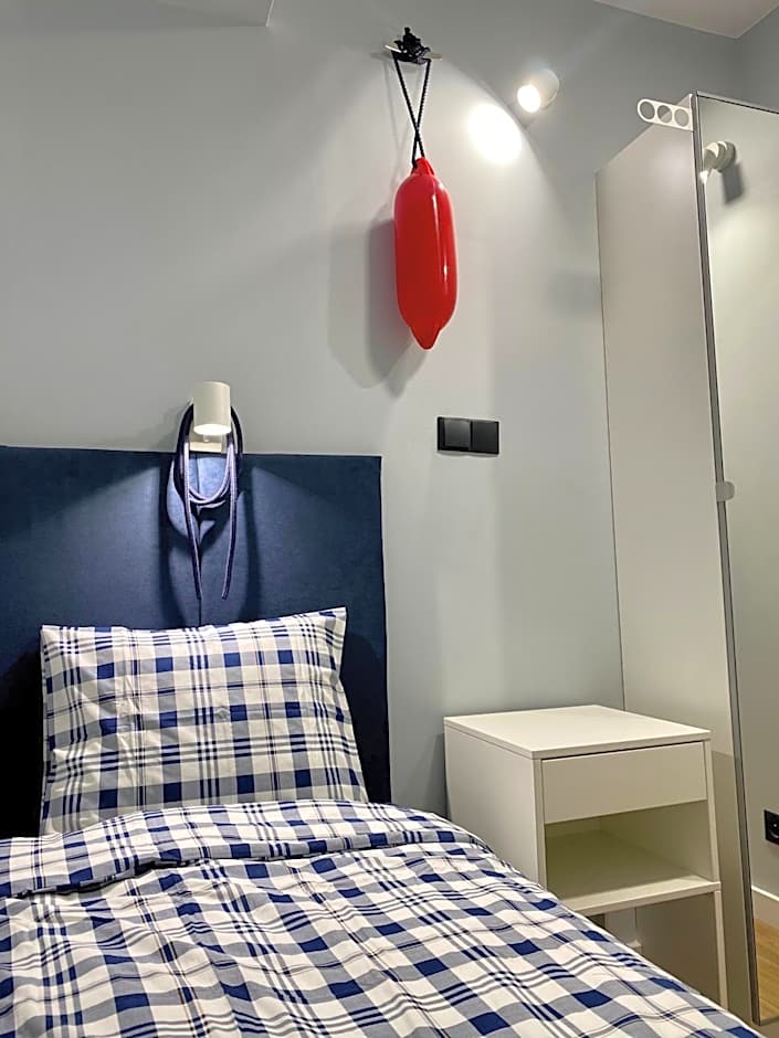 Thruster - Rooms, Kitchen, Chill-Out Zone-Netflix, Lobby-Netflix