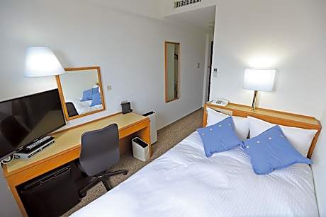Semi Double Room - Non-Smoking