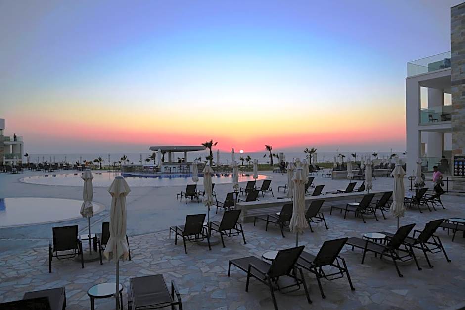 Amphora Hotel & Suites