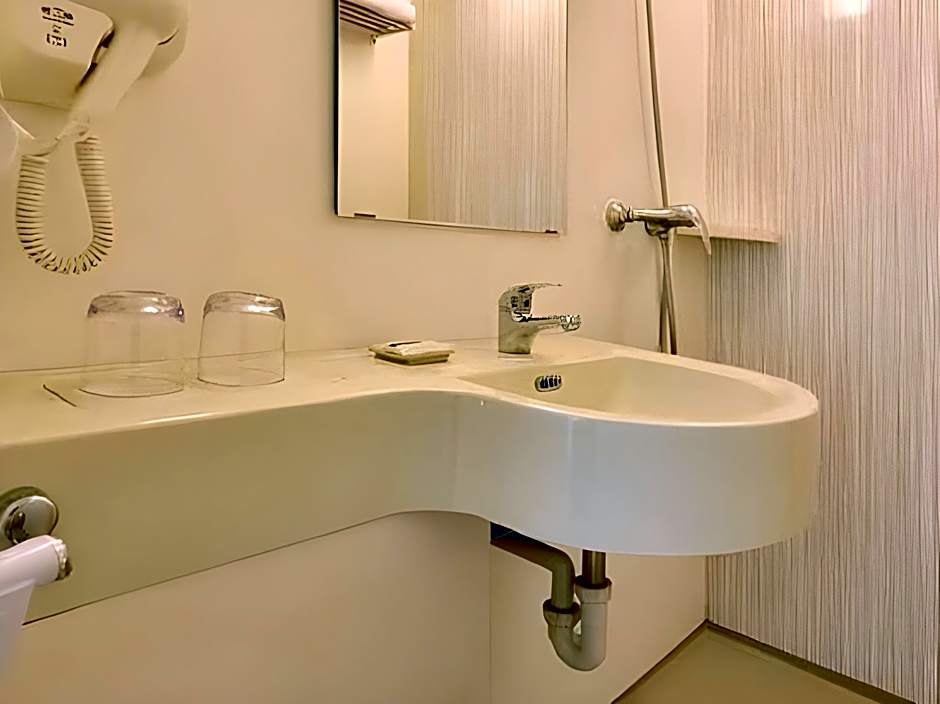 Zodiak At Kebon Jati Hotel