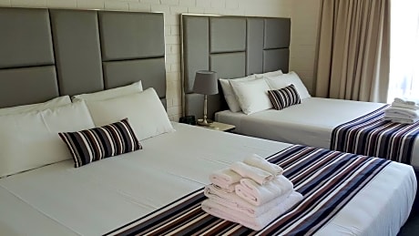 Quadruple Room with Lake View