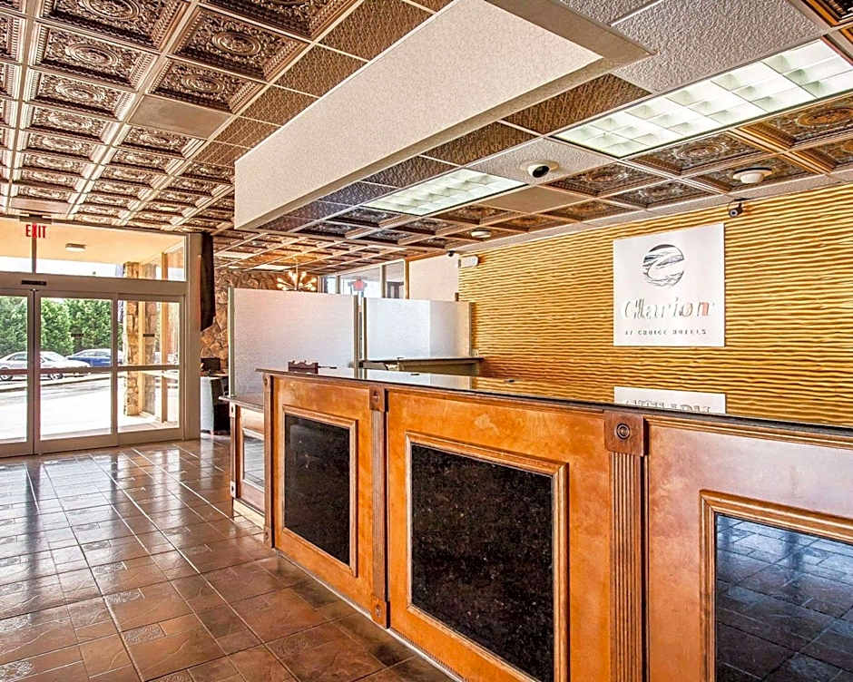 Clarion Inn & Suites University Center