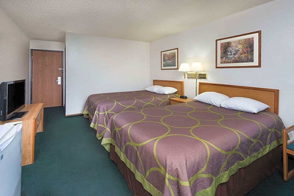 Super 8 by Wyndham Kingdom City