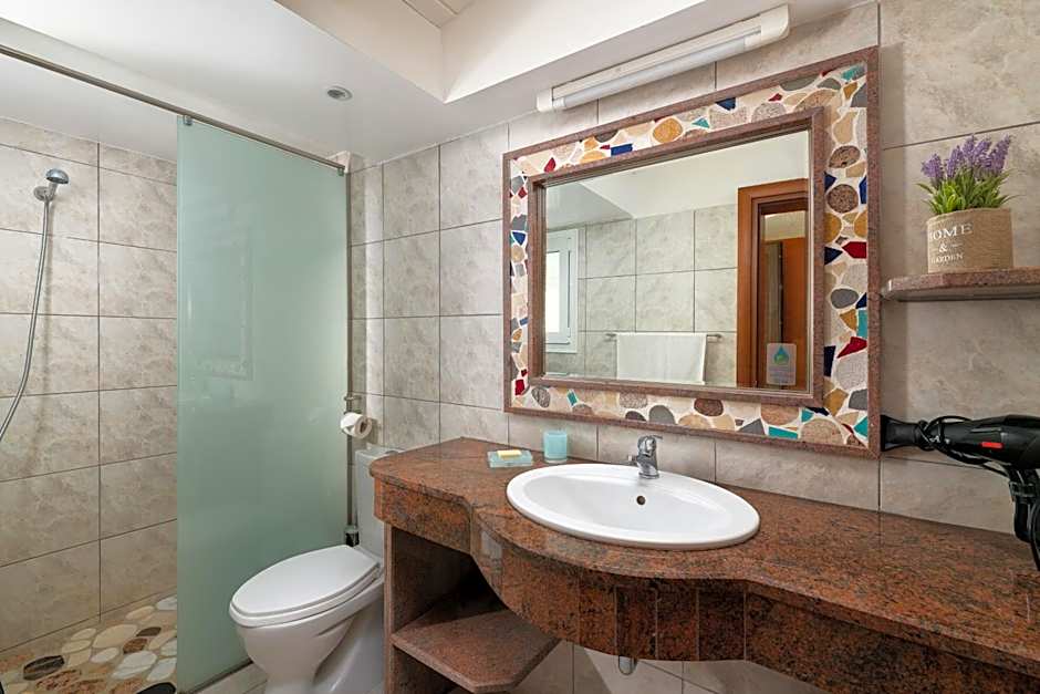 Elefteria Apts & Suites