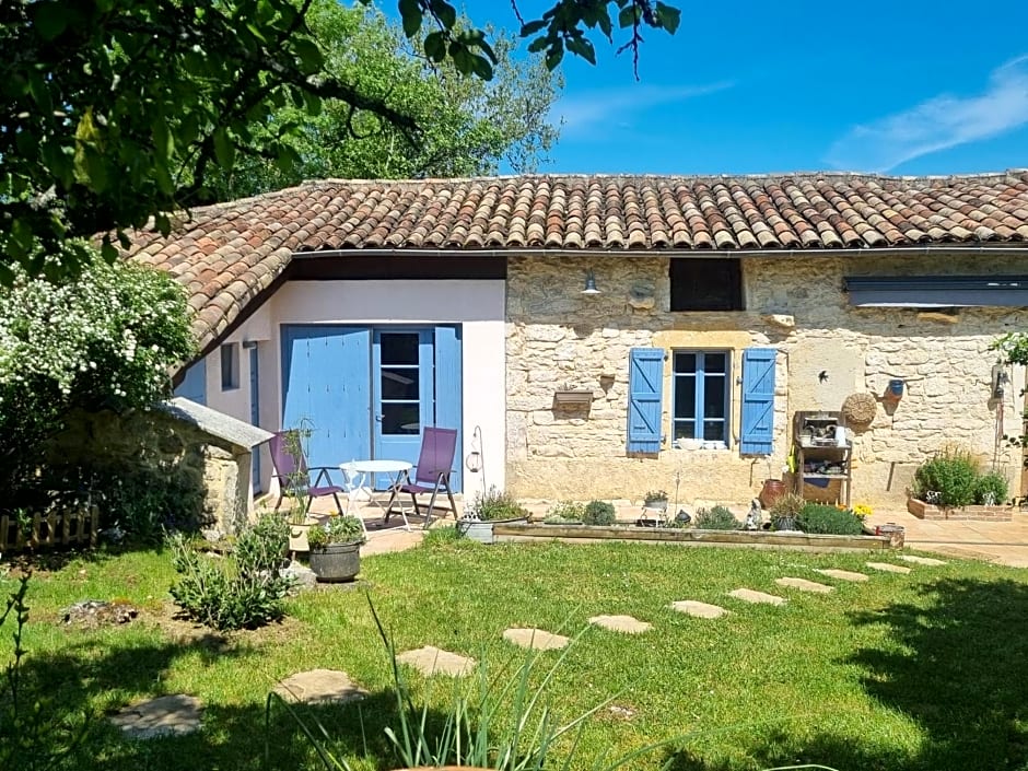 A SERVANAC Chambre privative dans un jardin bucolique