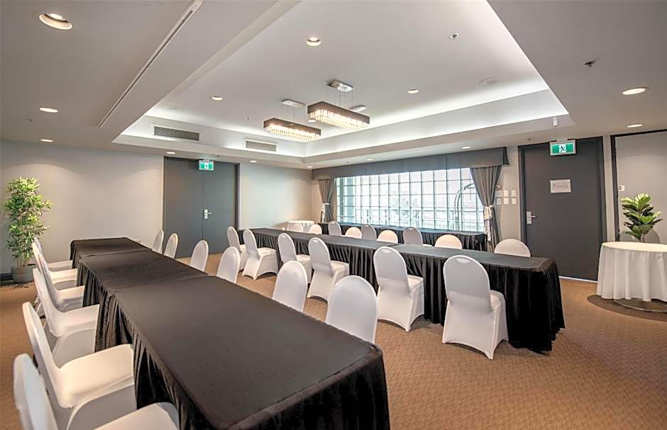 Coast Lonsdale Quay Hotel