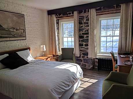 Queen Room with View