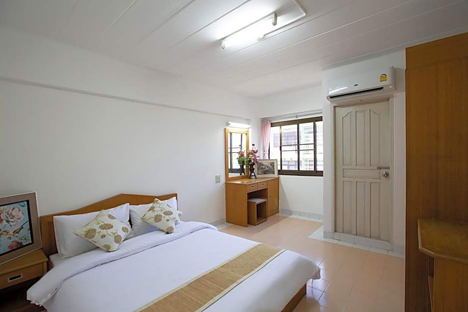 D haus Ngamwongwan Residence