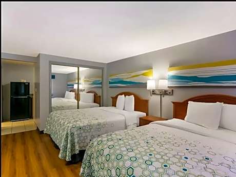 Studio 2 Queen Beds Smoking