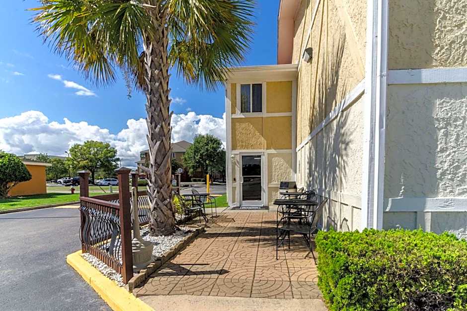 Rodeway Inn & Suites Jacksonville near Camp Lejeune