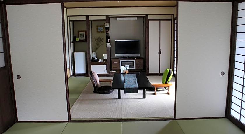 Yufuin Sanso Waremokou Hotel