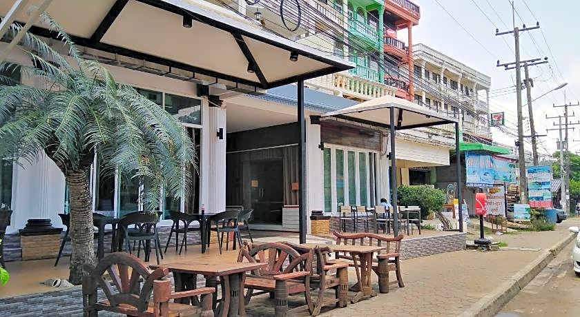 Pimpimarn Beach Hotel