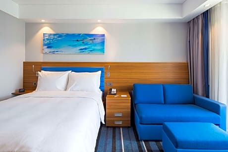 King Room with Sofa - Non-Smoking