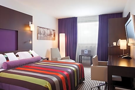 Executive Queen Bed