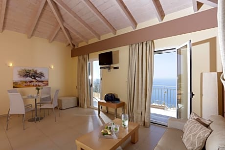 Deluxe Suite with Sea View