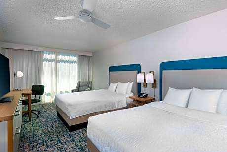 4 Queen Beds 2 Bdrm 2 Bath Suite Nonsmoking