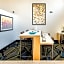 Holiday Inn Express Hotel & Suites Charlotte Arpt-Belmont