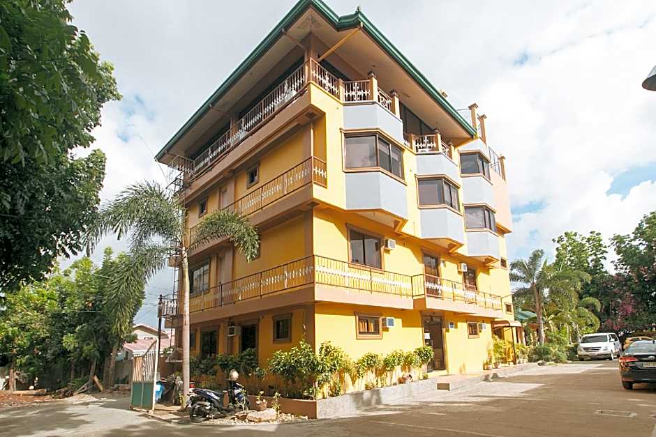 RedDoorz @ Farm Side Hotel Laoag City