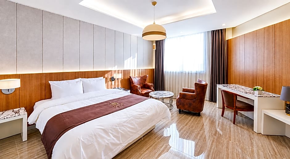 Aura Business Hotel