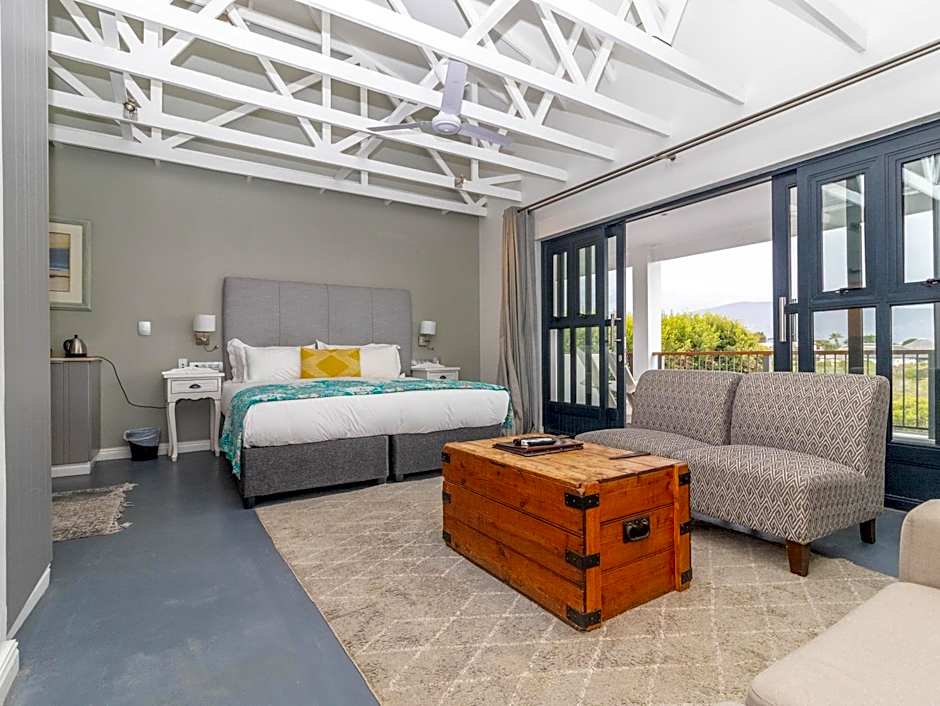 Whale Rock Luxury Lodge