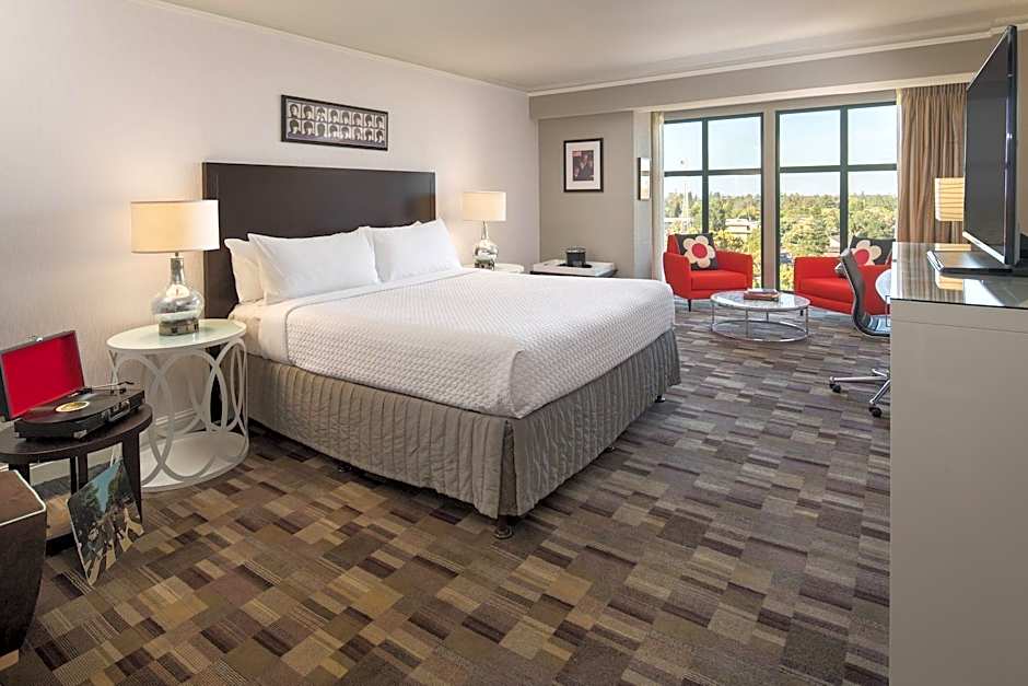 Photo 1 of 2 of 1 King Bed