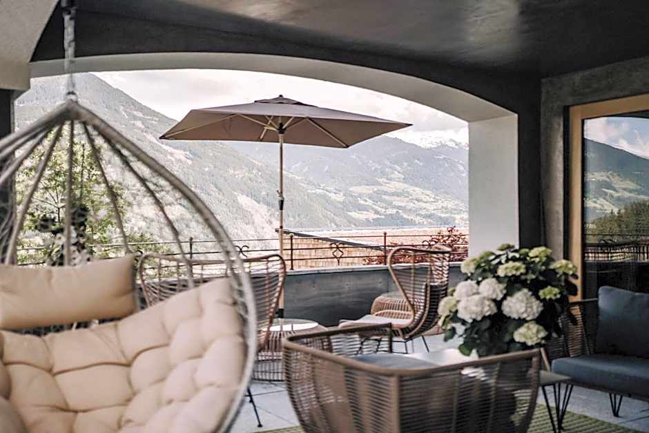 ASTER Boutique Hotel & Chalets