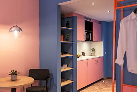1 Queen Premium with Kitchenette