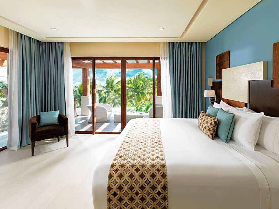 Azul Villa Esmeralda, by Karisma