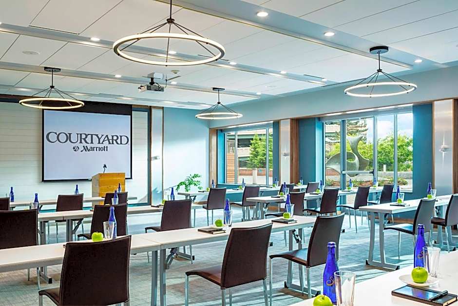 Courtyard by Marriott Burlington Harbor