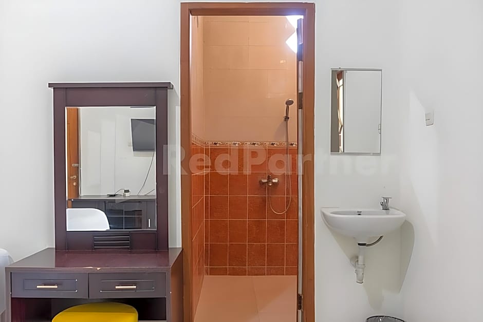 Tjahaja Baroe Syariah Mitra RedDoorz @ Dukuh Kupang