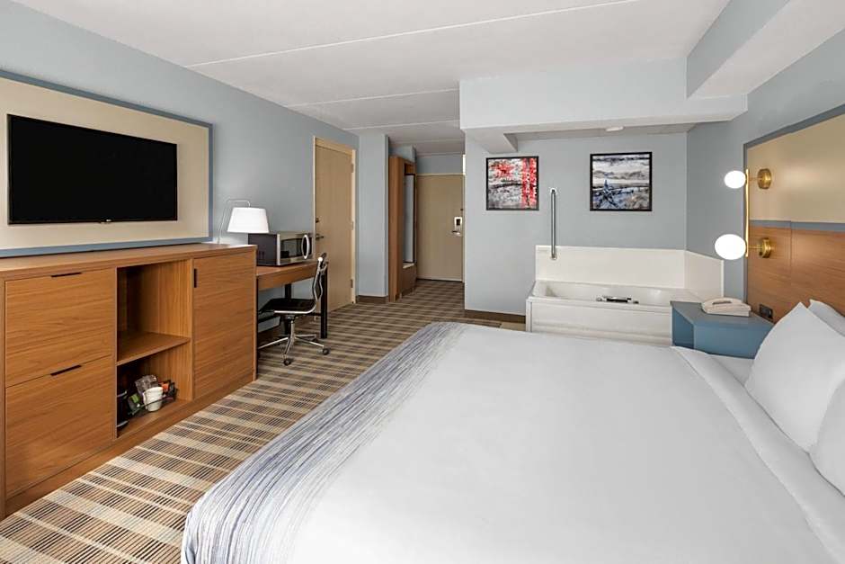AmericInn by Wyndham Douglas/Saugatuck