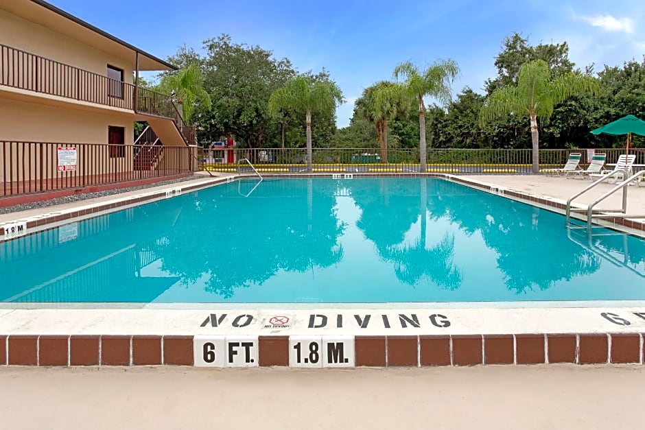 Days Inn by Wyndham Kissimmee West