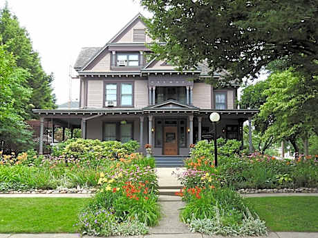 Champaign Garden Inn