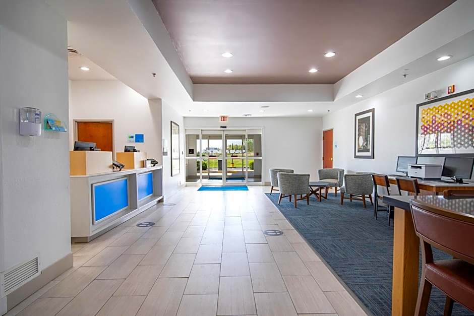 Holiday Inn Express Hotel & Suites Bedford By IHG