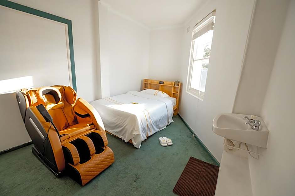 Hearty Center Motel