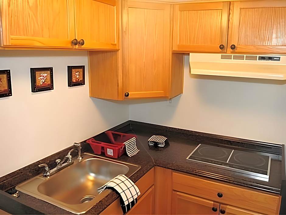 Traveler's Place Inn & Suites