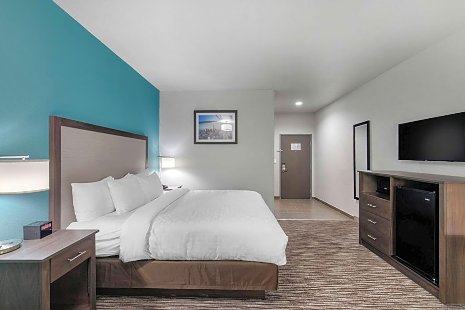 Clarion Inn & Suites DFW North