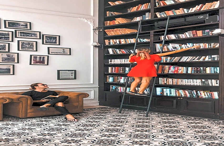 The Alcove Library Hotel