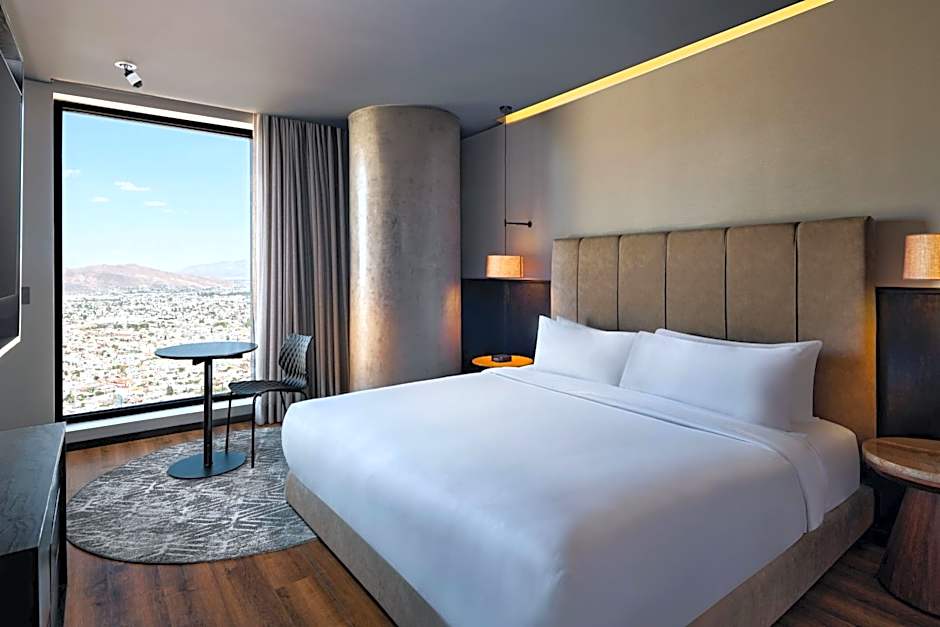 VETTA, DISTRITO UNO, AUTOGRAPH COLLECTION