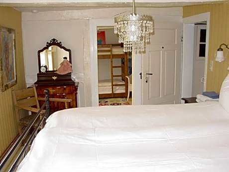 Family Room 2 with Shared Bathroom