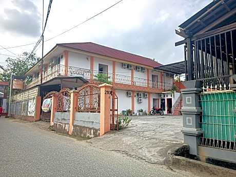 OYO 93332 Kharis Home Stay