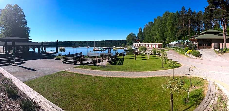 Domki Kaszuby - jezioro las i zoo w Szarlocie